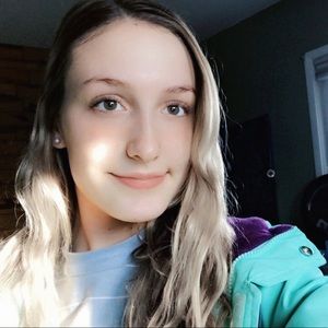 Meet your Posher, Alyssa